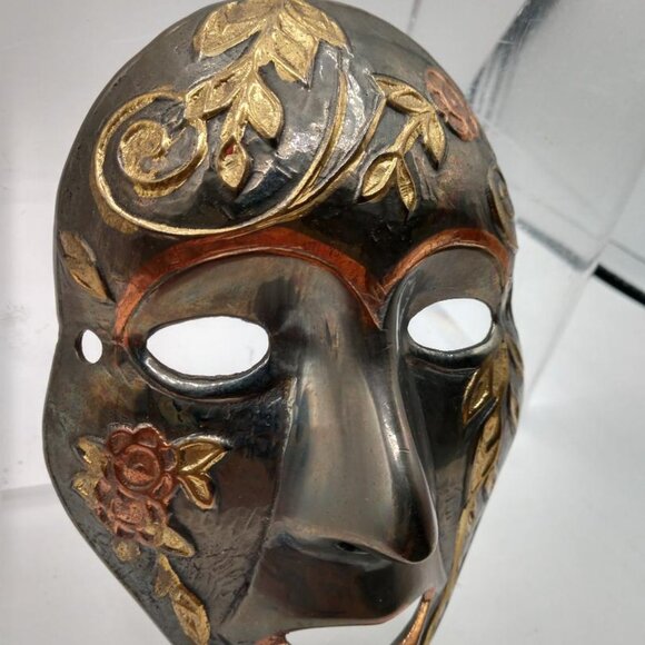 Vintage Brass Mask with Flowers - Made in India - Picture 7 of 8